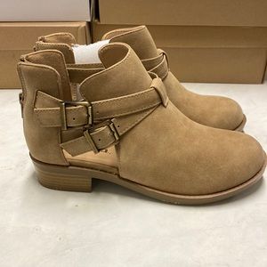 Beiege boots in size 4